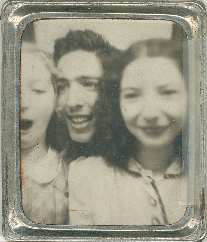 Raymond with the Mincer sisters at the 1939 World&#x27;s Fair